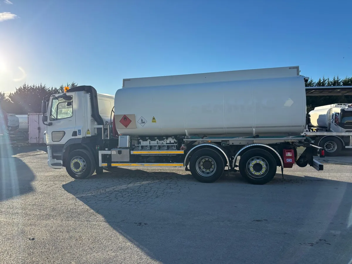 Oil tanker - Image 2