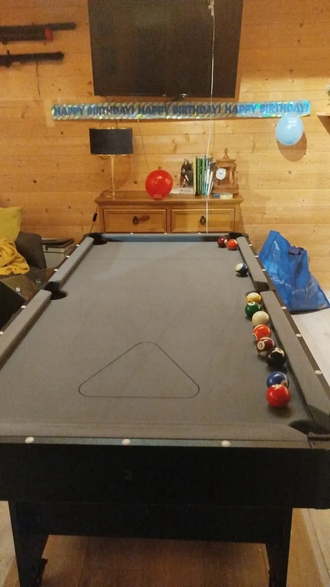 POOL TABLE