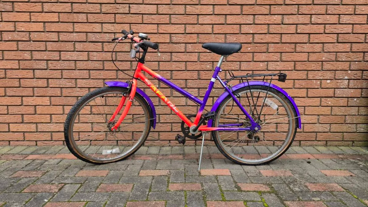 Girls KENT bike - Image 1