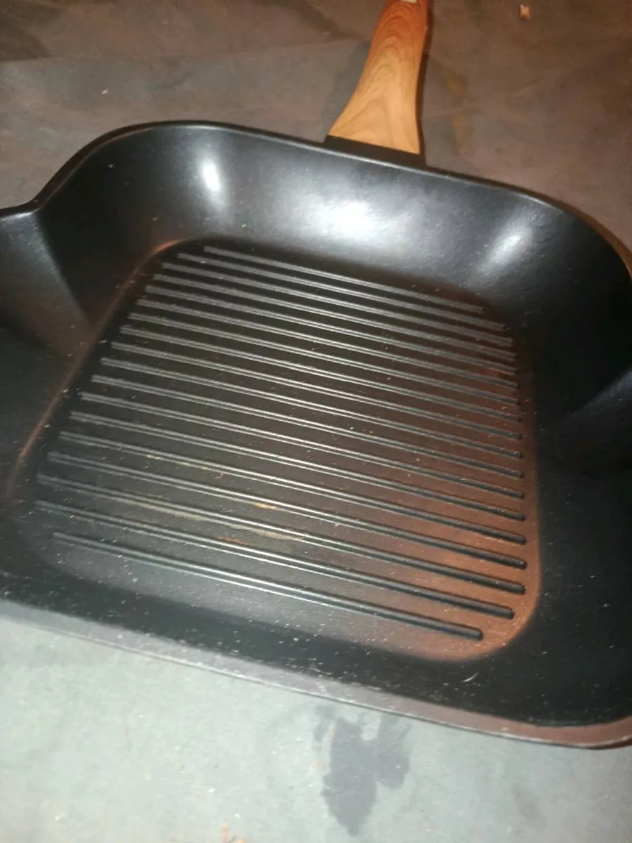 Large skillet pan - Image 1