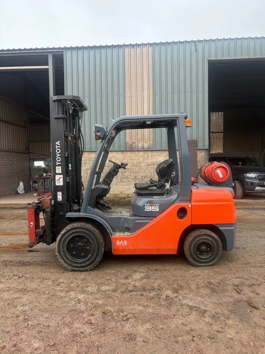 Toyota forklift - Image 1