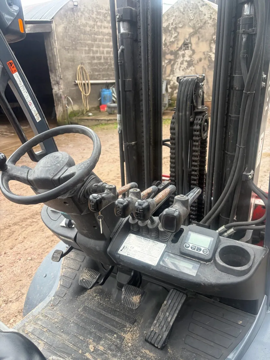 Toyota forklift - Image 4