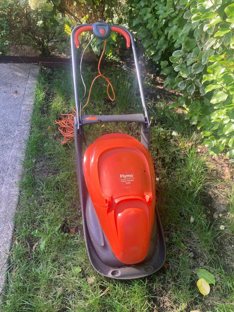 Flymo Easi Glide lawnmower - Image 1