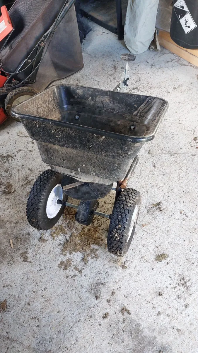 Garden spreader - Image 2