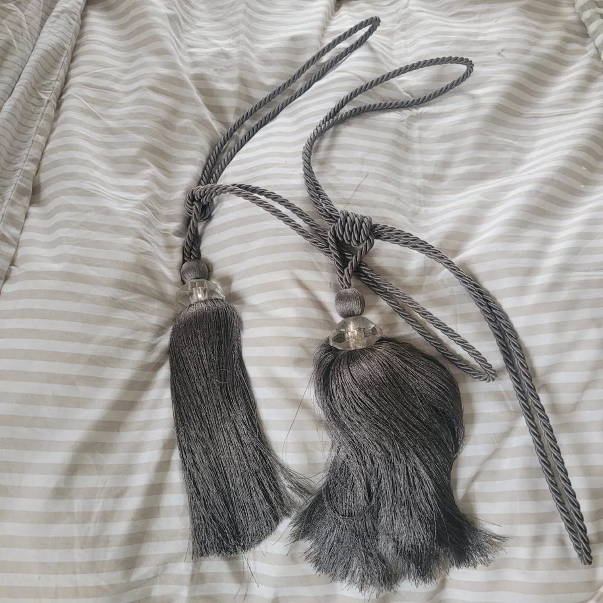 Curtains and tiebacks - Image 3