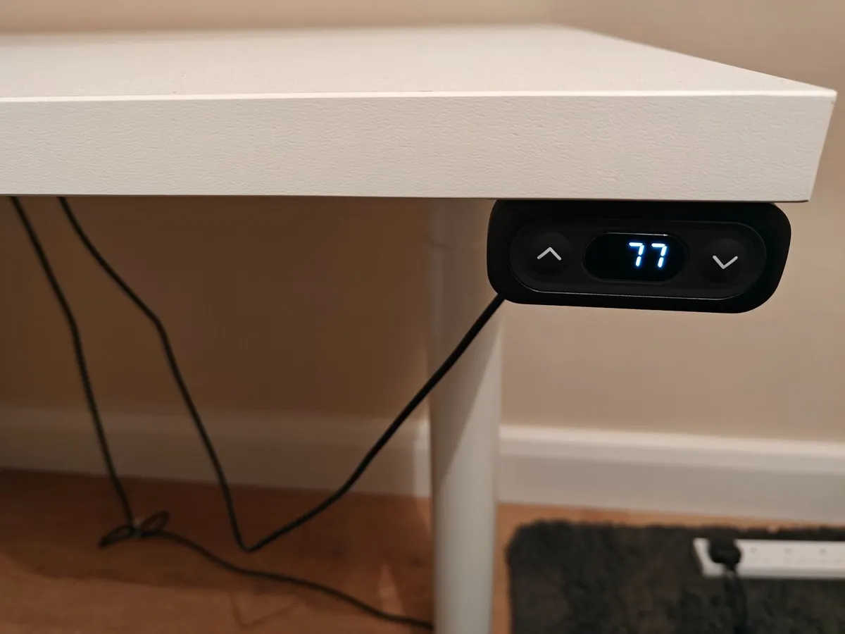 Adjustable standing work desk - Image 3