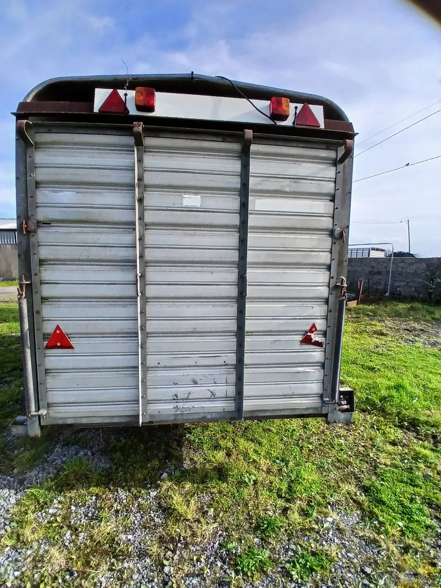 Trailer - Image 3