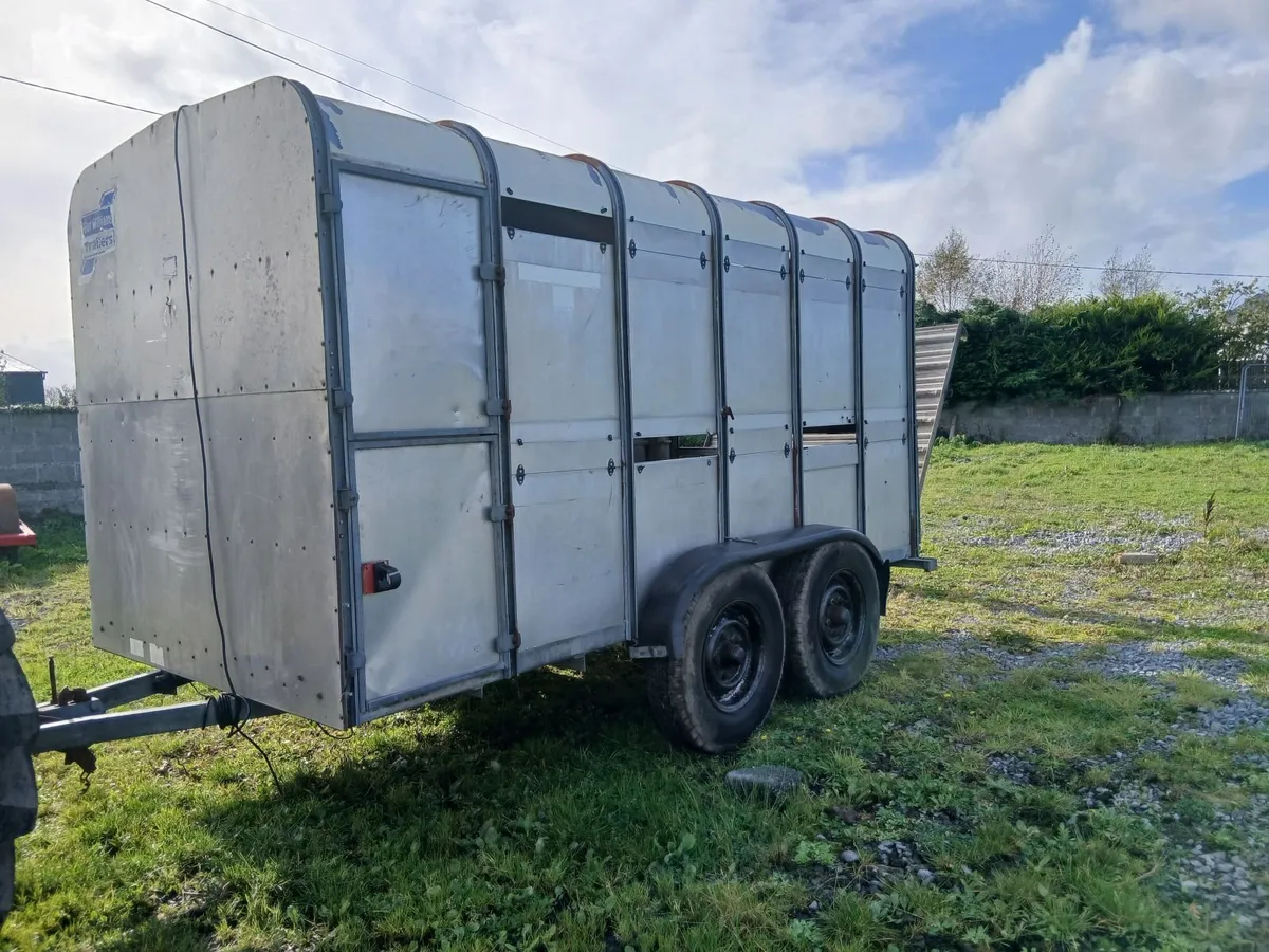 Trailer - Image 1