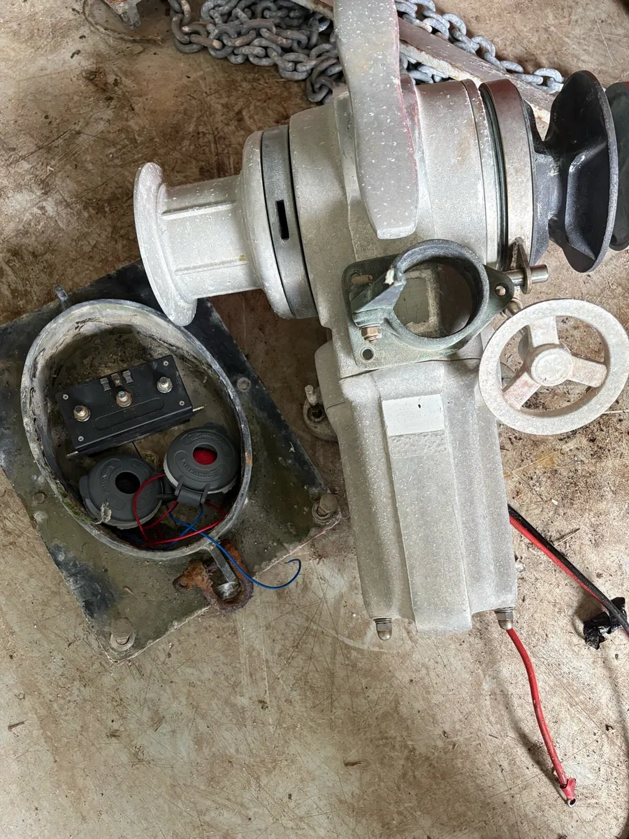 Lofrans windlass anchor winch and refleks stove - Image 1