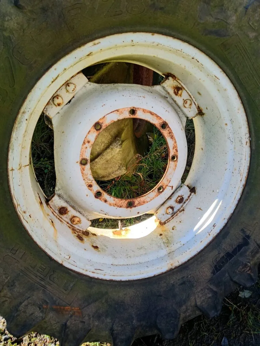 Pair Russian tanker wheels & 8 stud New Holland - Image 4
