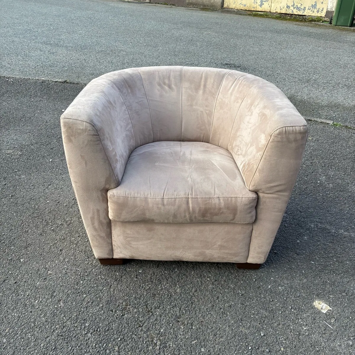 Very Comfy velvet Tub Chair - Image 1