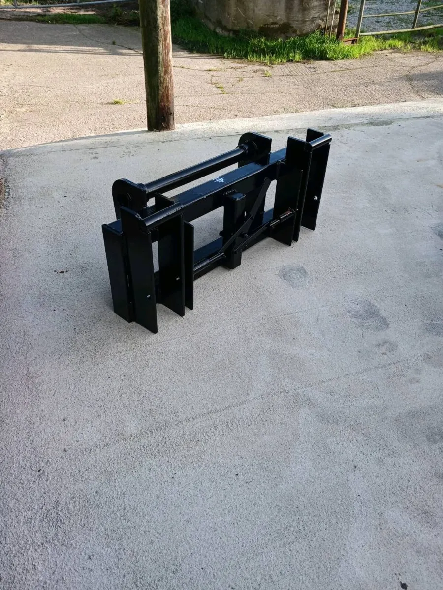 Pinnacle Fabrication Loader Adaptors - Image 4