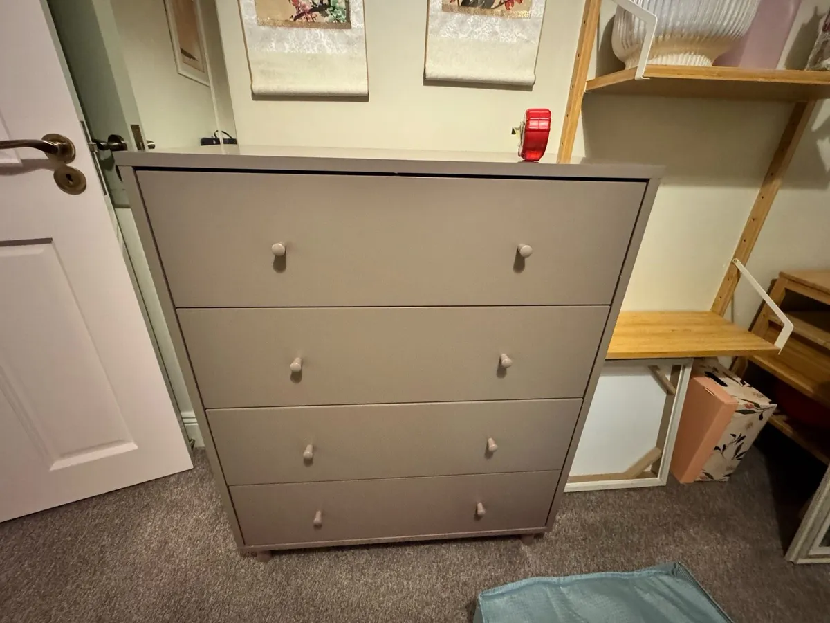 4 drawer chest of drawers - Image 1