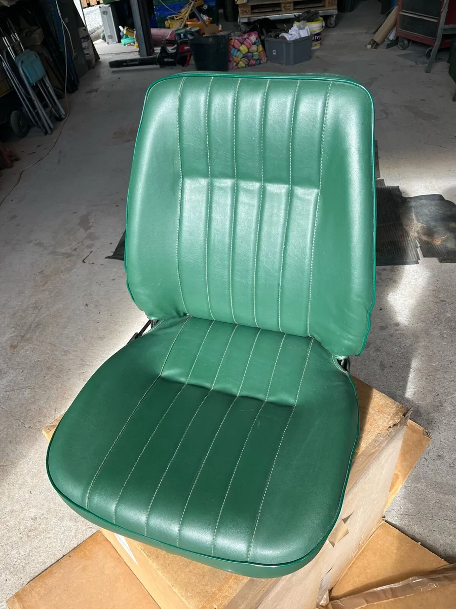 Vintage car seats - Image 1