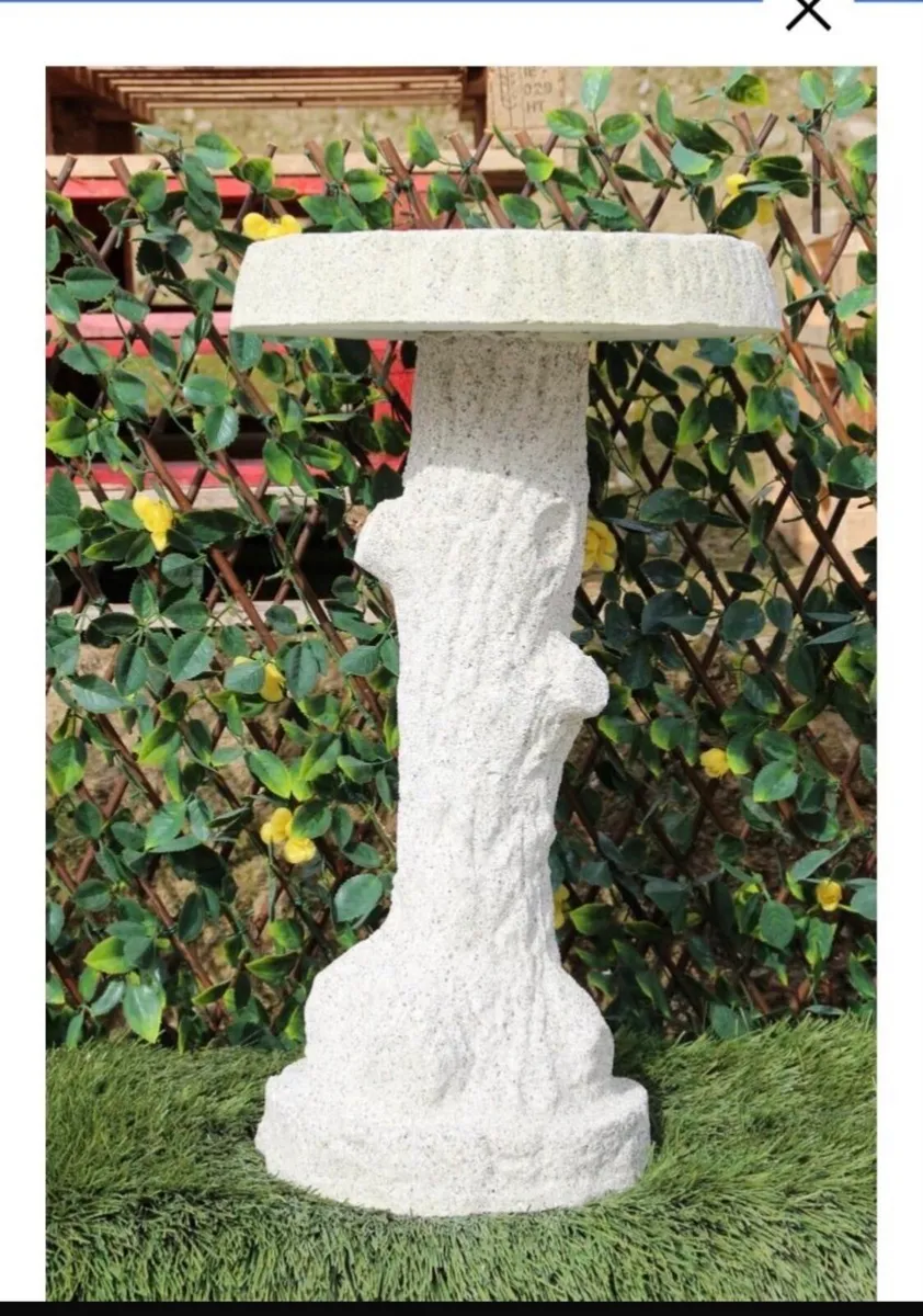 Reconstituted granite bird bath - Image 1