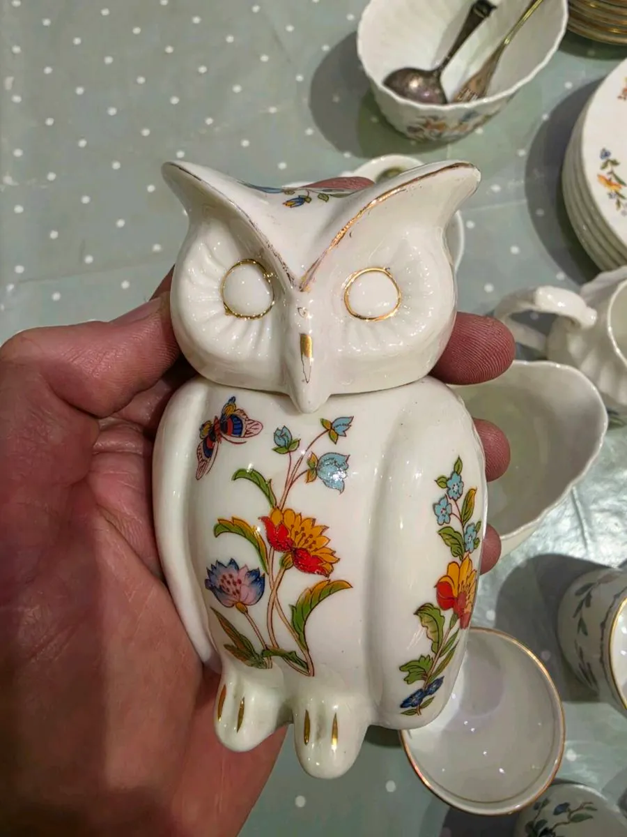 Aynsley tea set and bone china Vases - Image 2