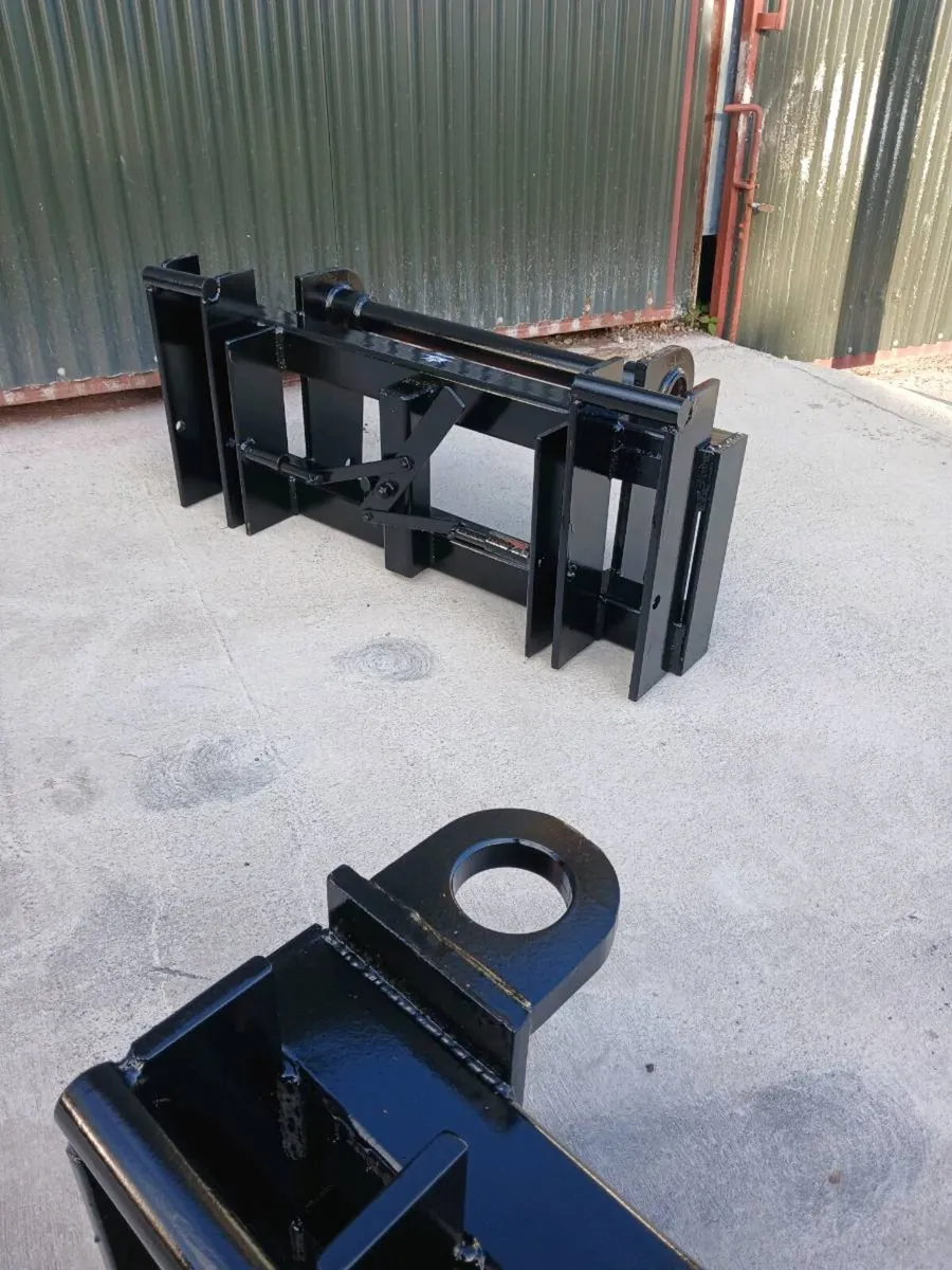Pinnacle Fabrication Loader Adaptors - Image 2