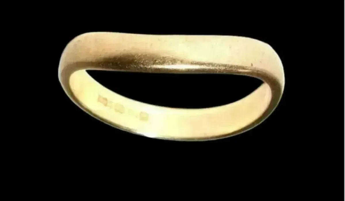 Vintage Hallmarked 9ct Gold 'Wave' Ring - Image 4