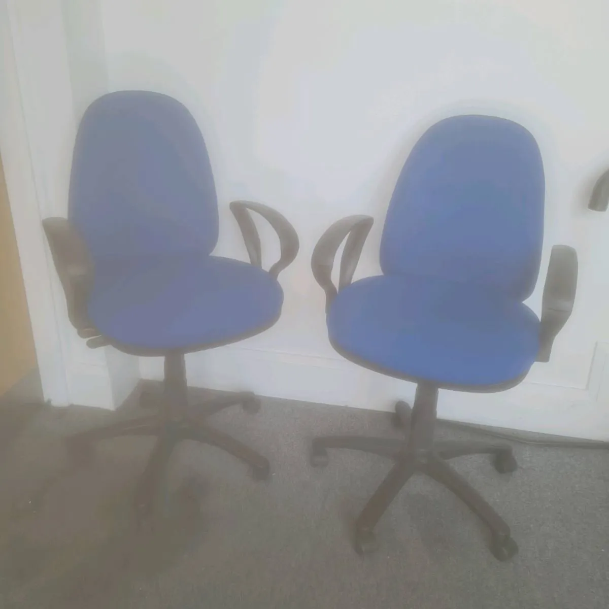 Blue operator office chairs x 3 - Image 1