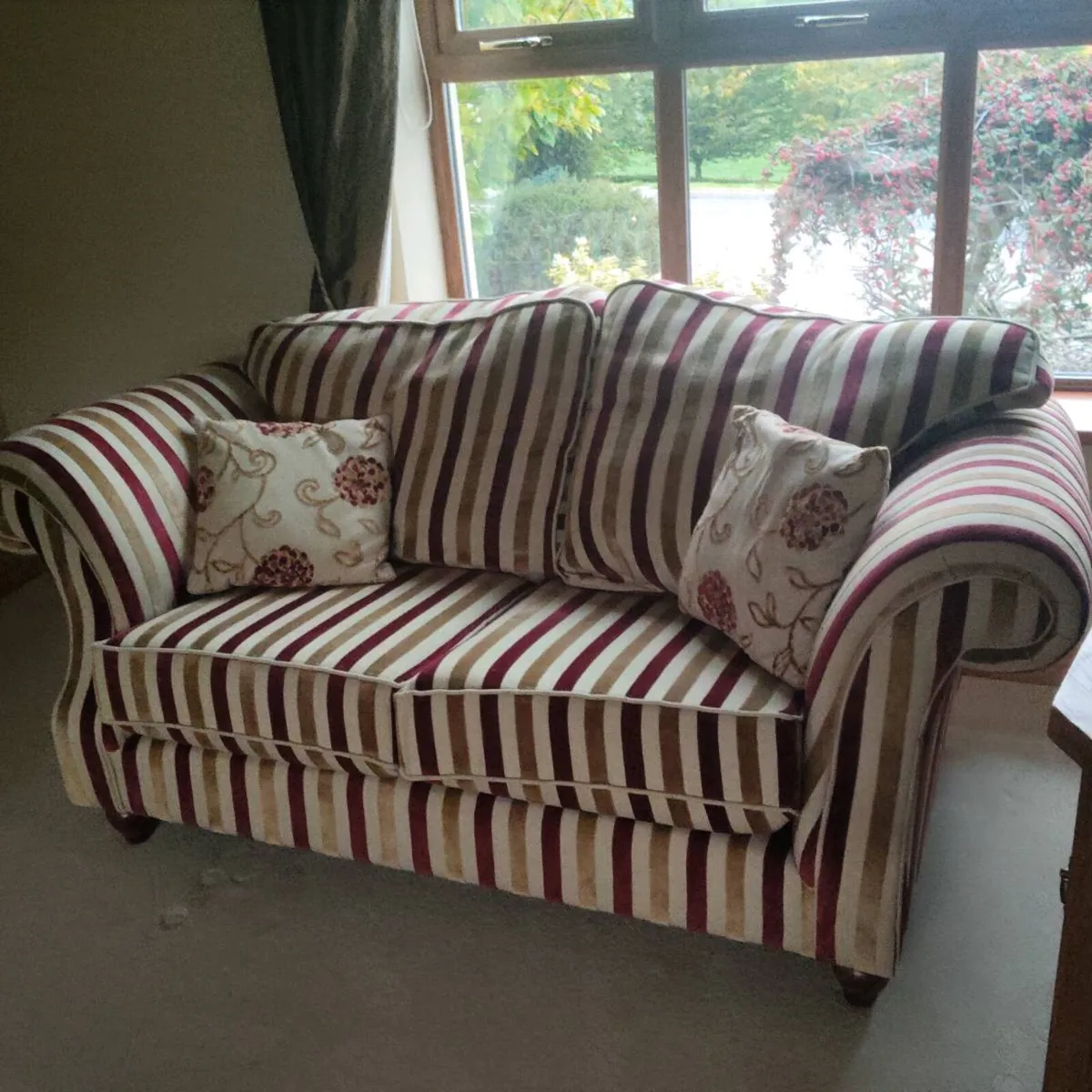 3 seater & two 2 seaters - Image 1