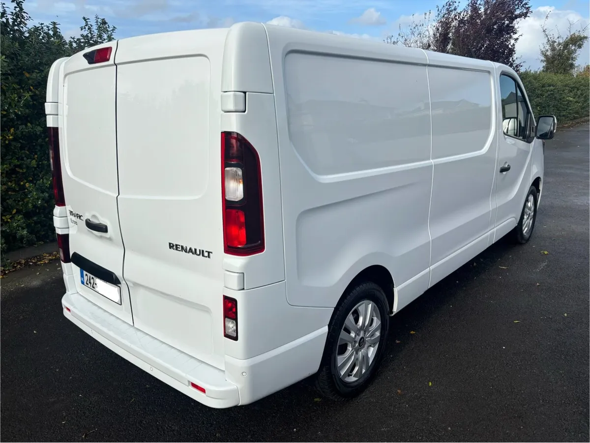 (242) Renault Trafic LL30 2024 - Image 4