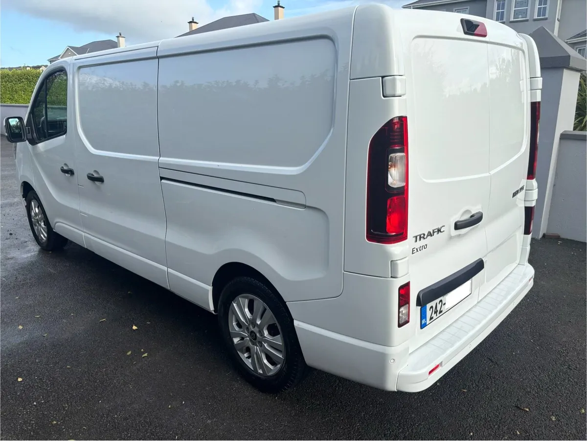 (242) Renault Trafic LL30 2024 - Image 3