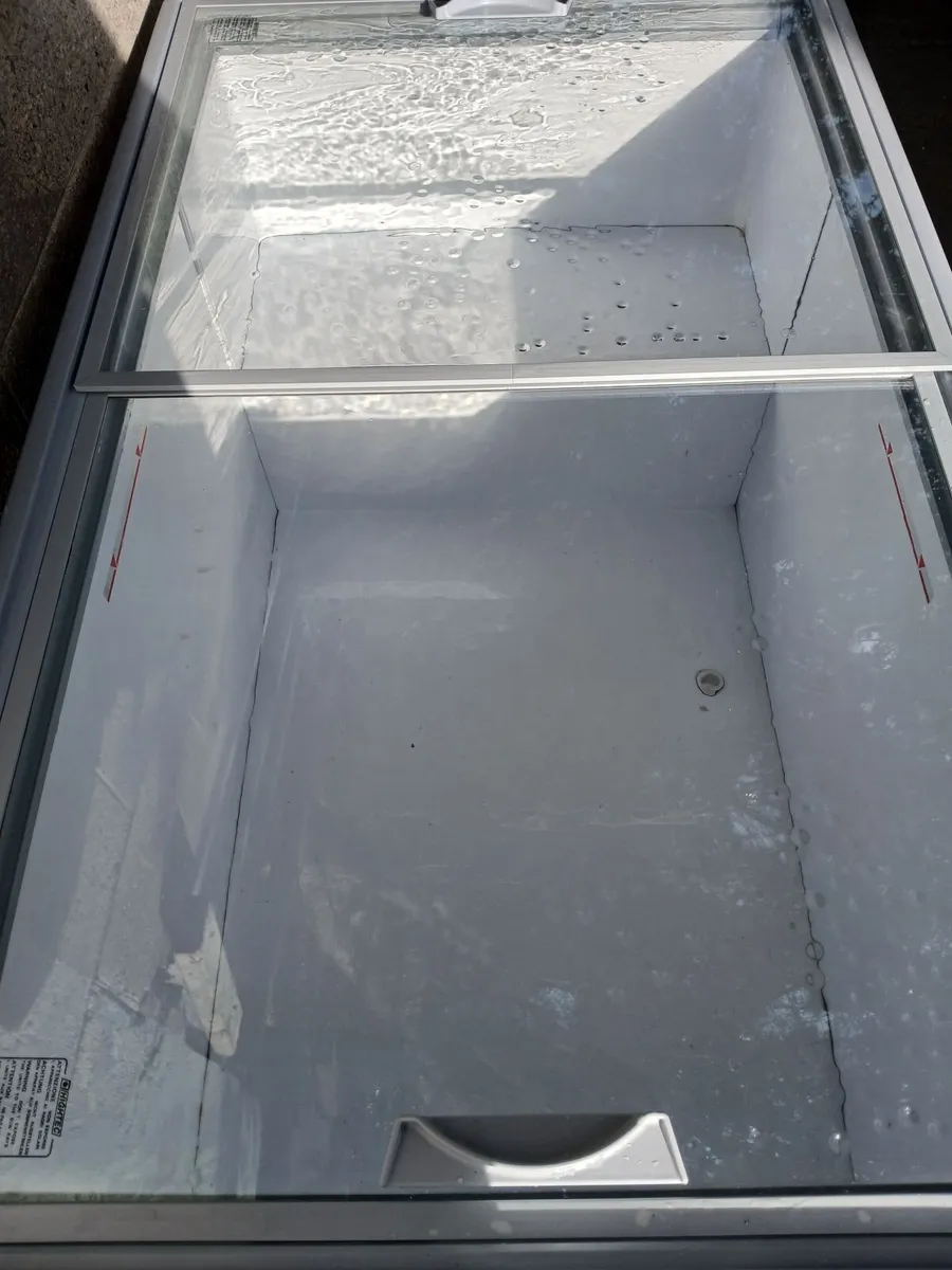 COMMERCIAL CHEST FREEZER - Image 4