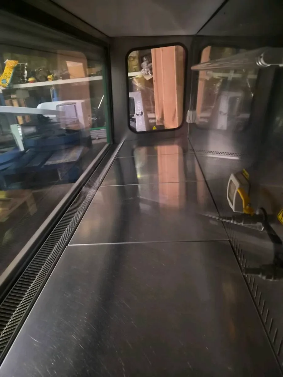 Bioair laminate flow booth - Image 3