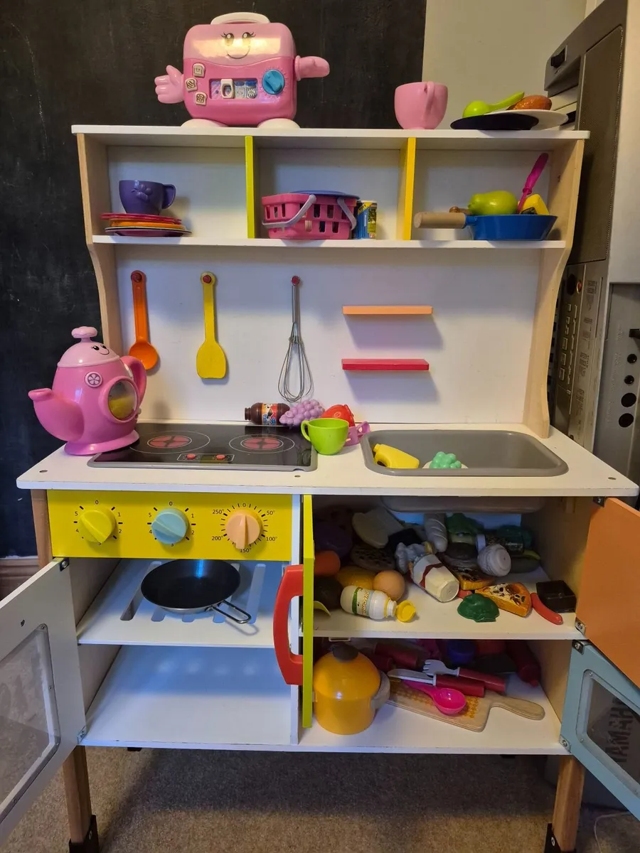 Kids toy kitchen with accessories - Image 4