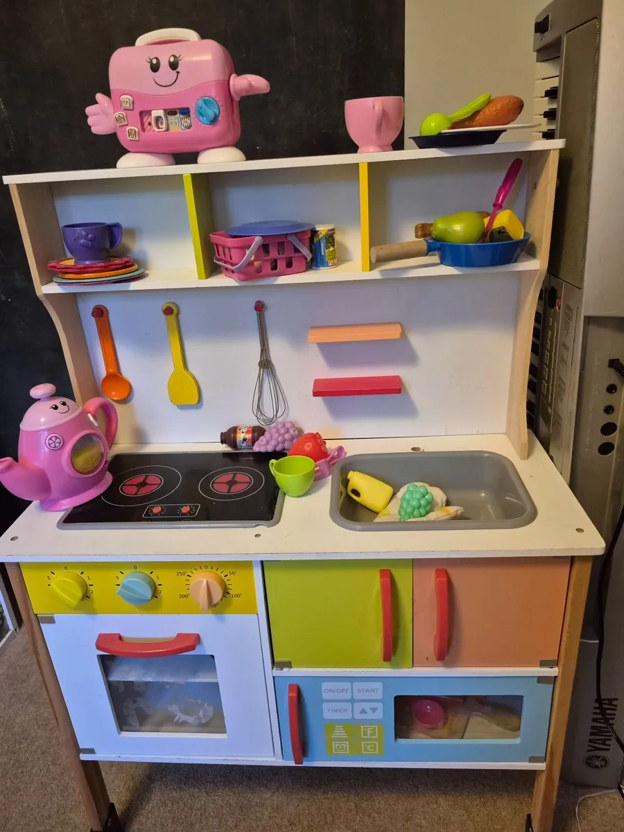 Kids toy kitchen with accessories - Image 1