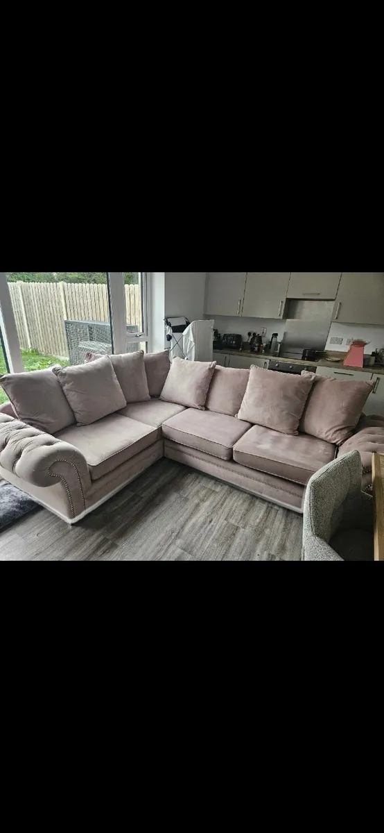 Blush left hand corner suite - Image 1