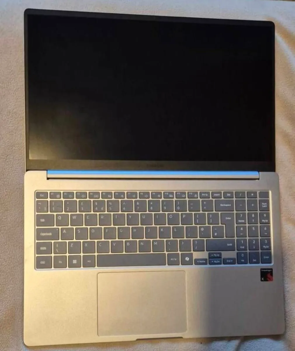 Samsung Book4 Edge Laptop - Image 2