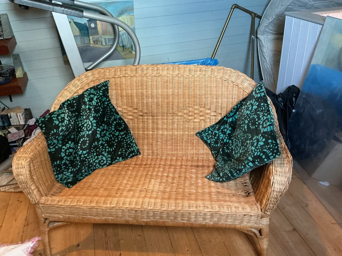 As small 2 seater wicker - Image 2