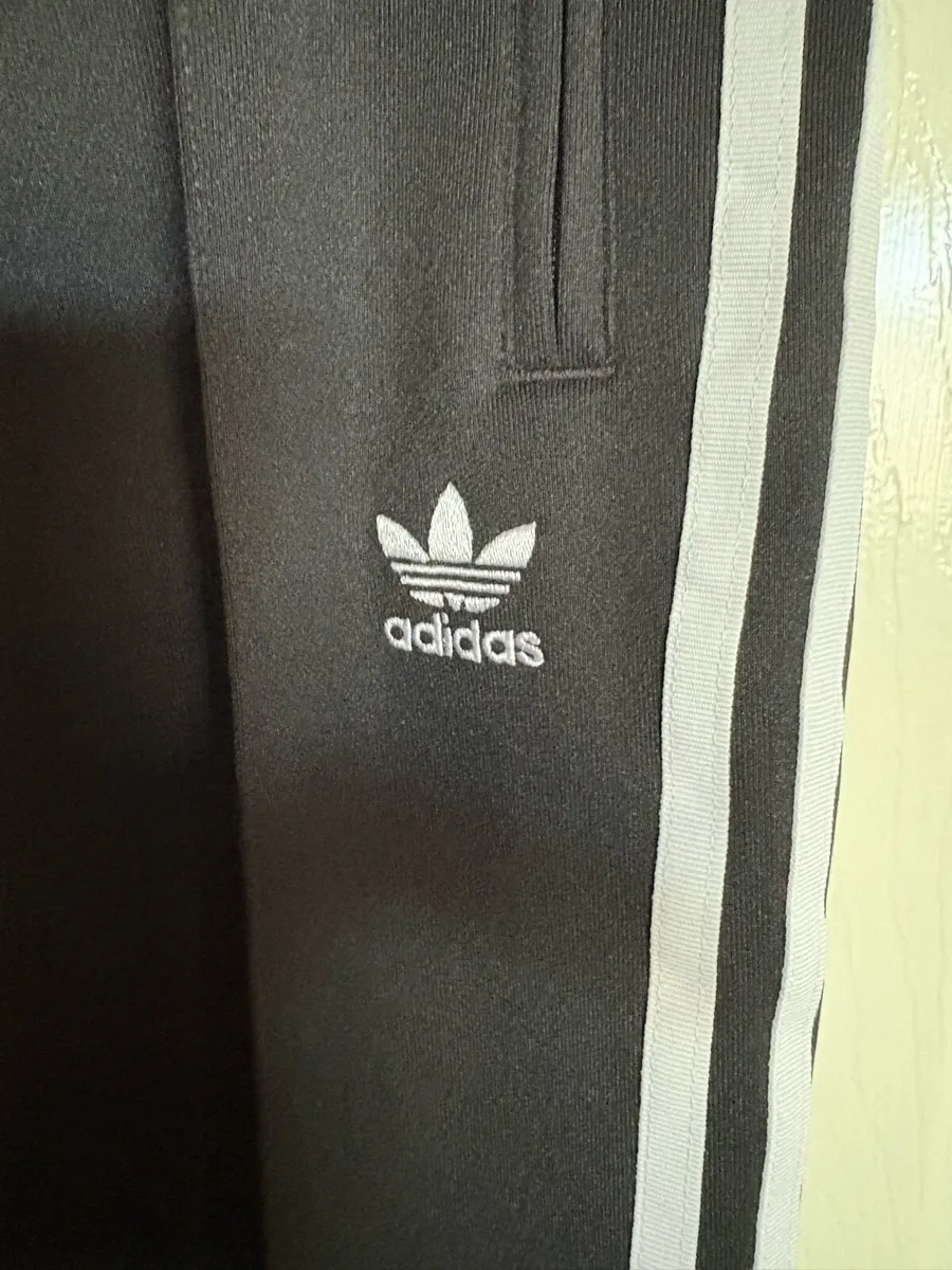 Adidas bottoms - Image 3