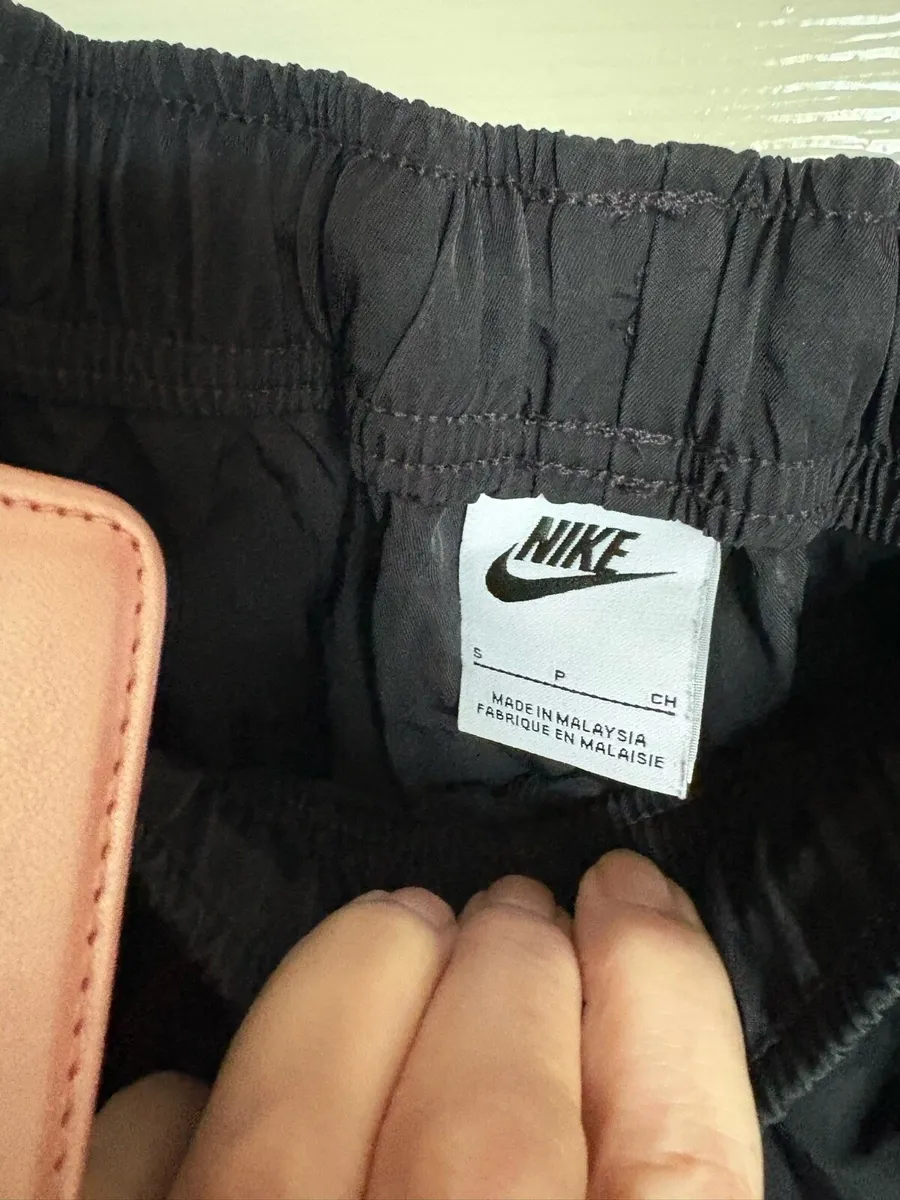Nike bottoms cargo style - Image 4