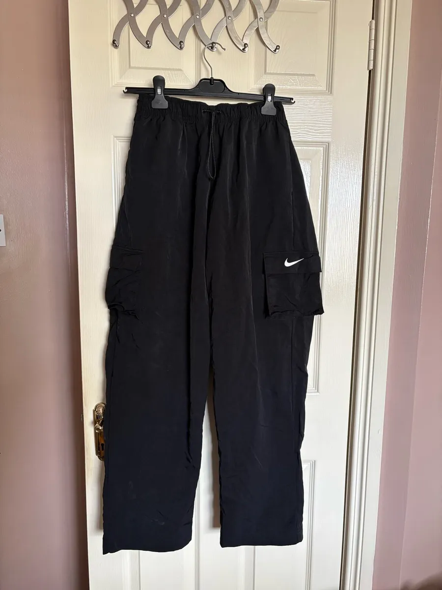 Nike bottoms cargo style - Image 1
