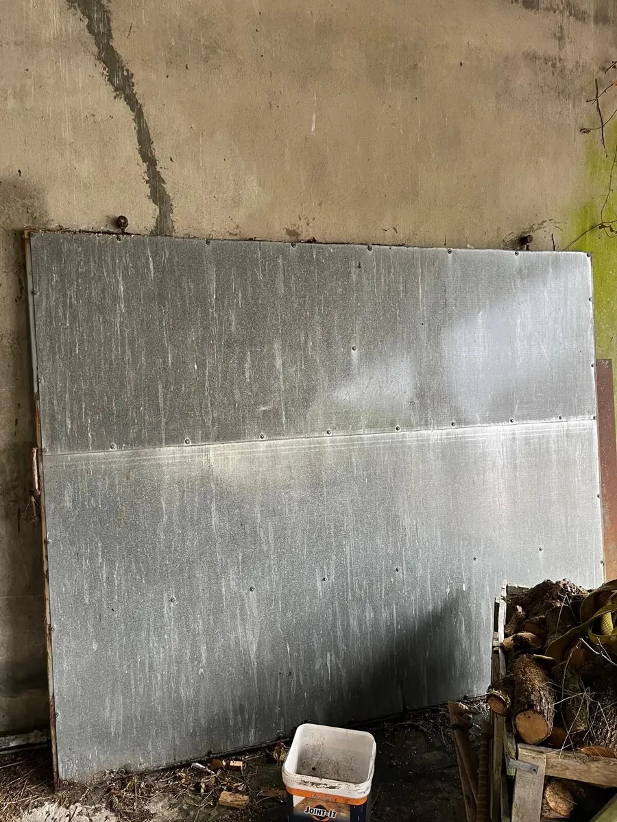 Sliding door 2.5m x 2m  and 6 inch pipe - Image 1
