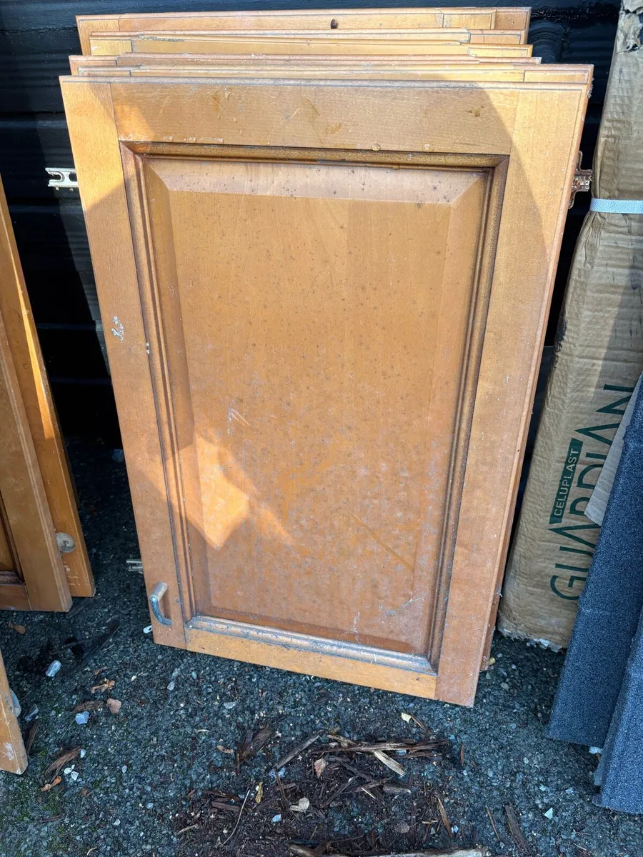 Kitchen cabinets. - Image 1