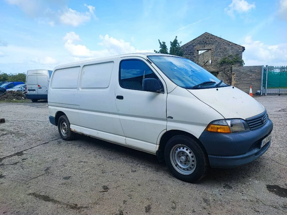 2004 Toyota Hiace - Image 2