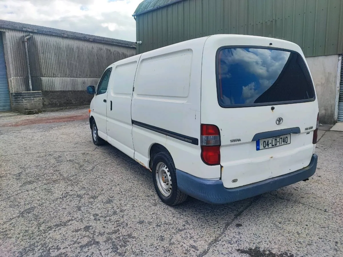 2004 Toyota Hiace - Image 4