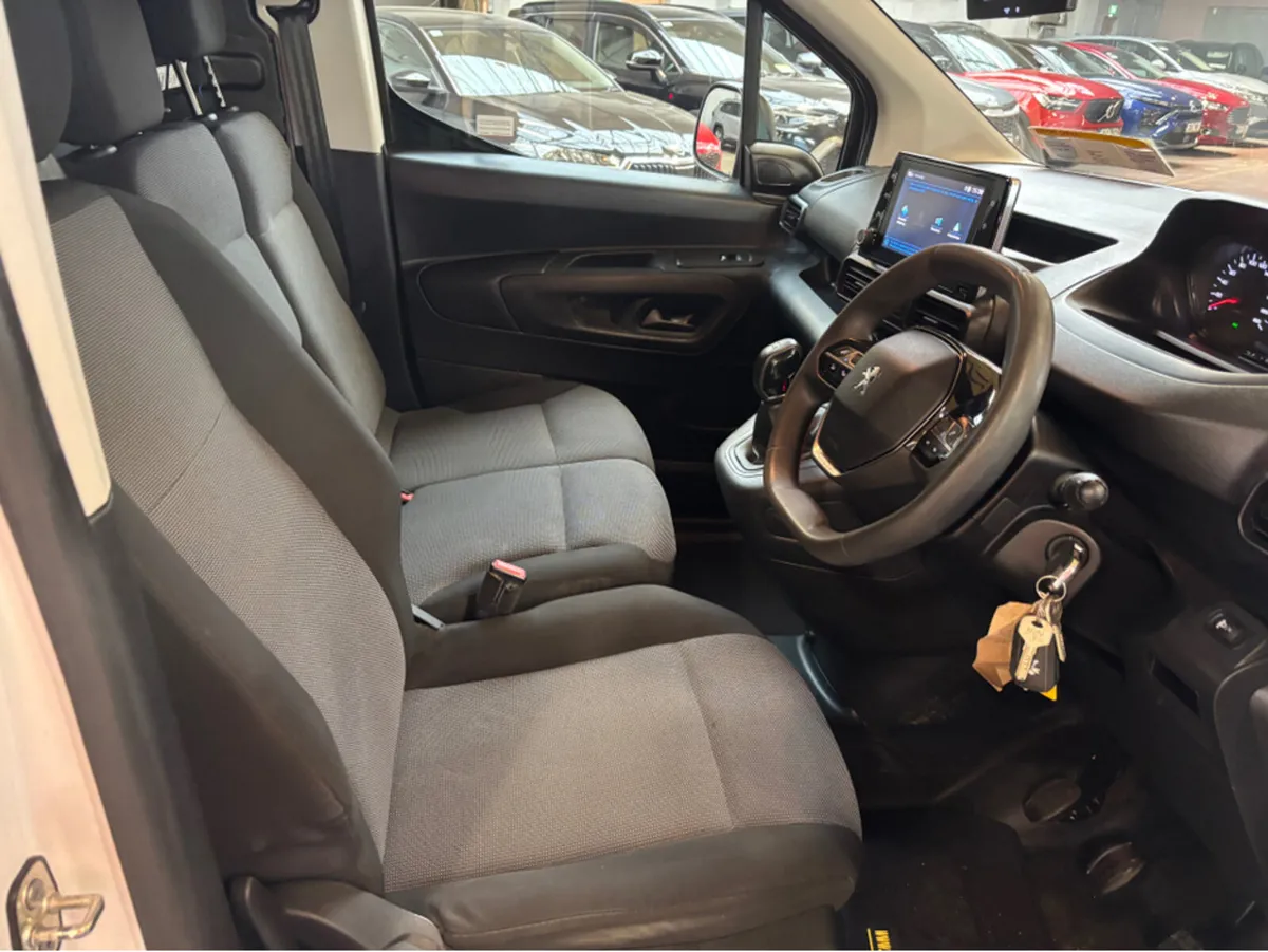 Peugeot Partner PROFESSIONAL PLUS 1.5 BLUE HDI - Image 2