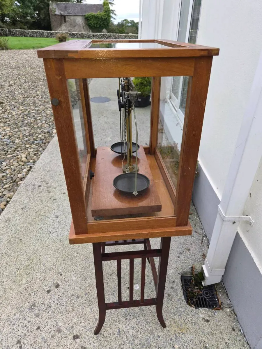 Old medicine weighing schales - Image 4