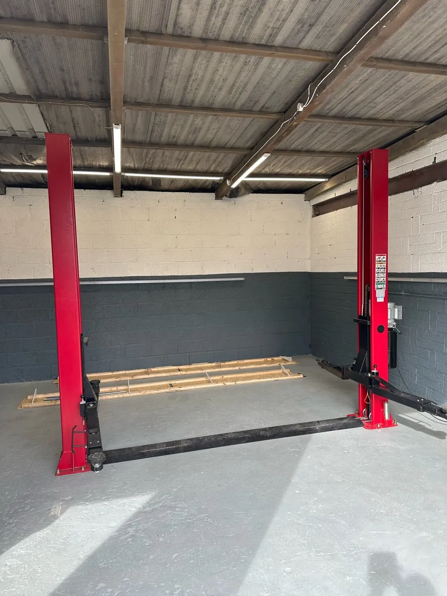 Brand new Pacini 2 Post 4 Ton Lift - Image 1