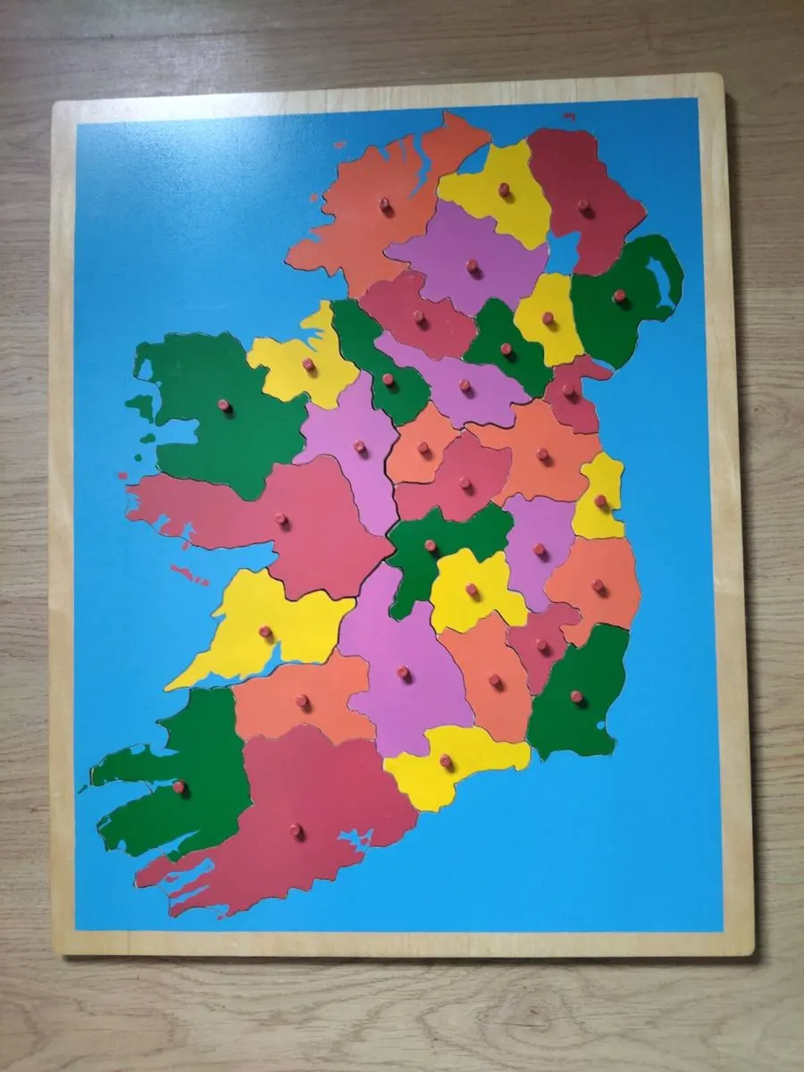 Montessori Lisheen maps and cabinet - Image 3
