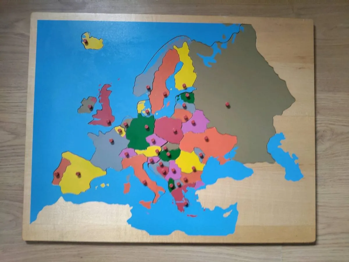 Montessori Lisheen maps and cabinet - Image 4