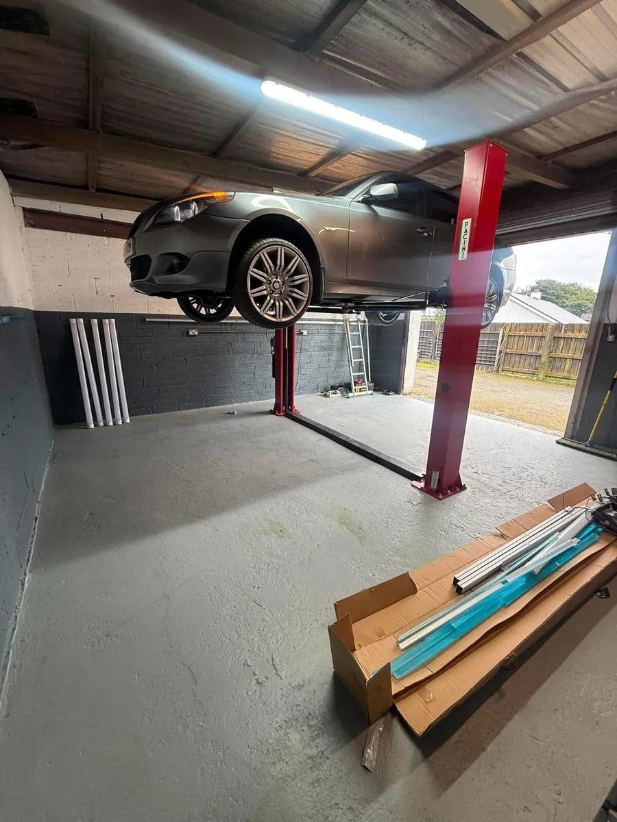 2 post 4 ton car / van lift - Image 1