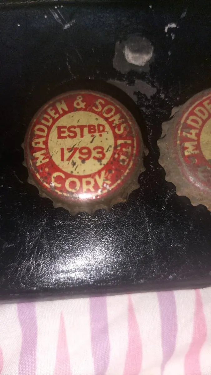 2 x  SUPER RARE VINTAGE CAPS .. BEER CAPS.. - Image 1