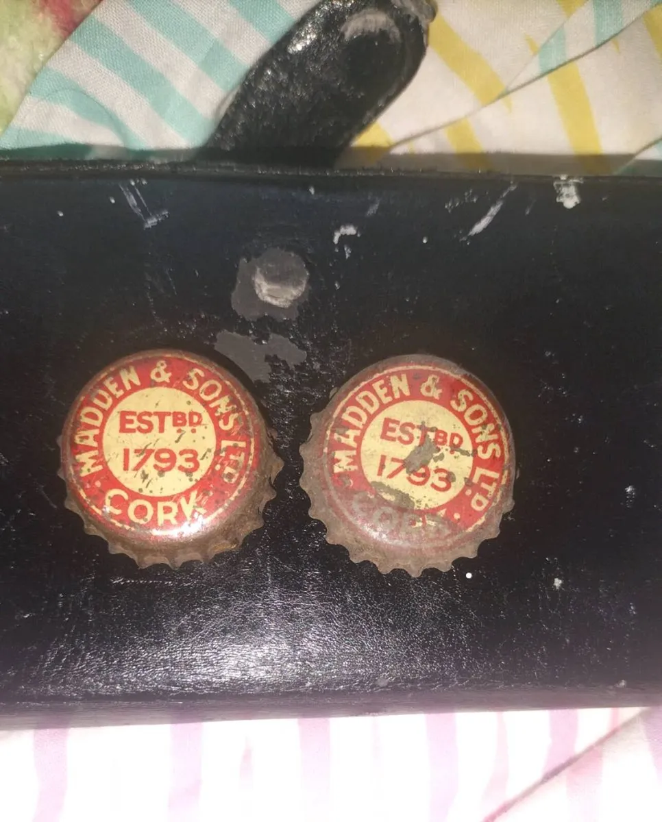 2 x  SUPER RARE VINTAGE CAPS .. BEER CAPS.. - Image 2