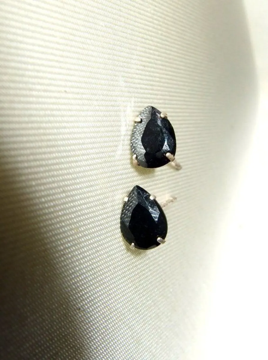 Vintage Silver Pear-Cut Black Stud Earrings - Image 2