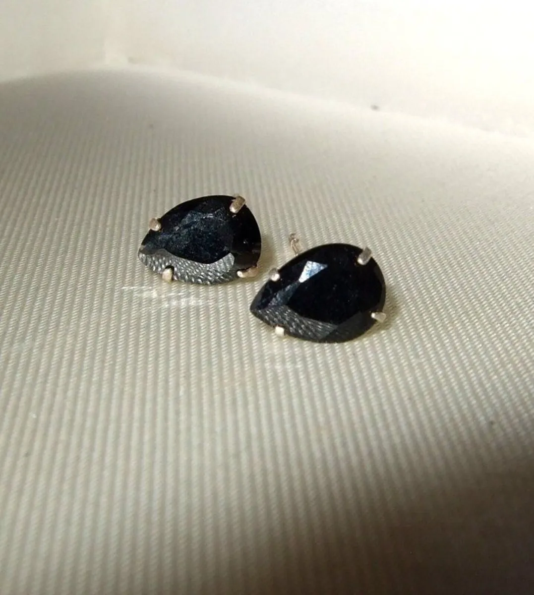 Vintage Silver Pear-Cut Black Stud Earrings - Image 4